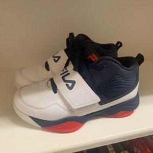 Fila Skybuzzer Youth 4.5 size. Red white blue Mid top sneakers
